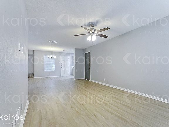 2nd image of 1121 Pampa Dr