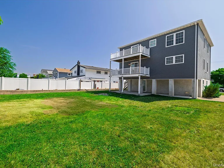 740 S Ocean Ave — Photo 6