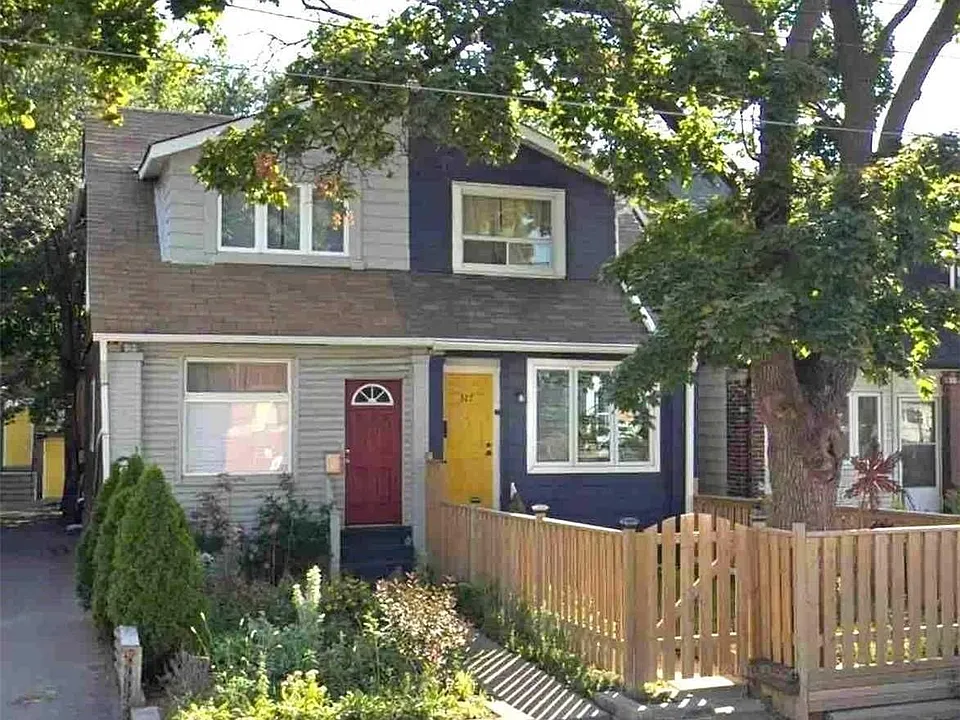 327 Coxwell Ave #BASEMENT