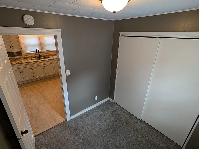 413 E Cherry St — Photo 15