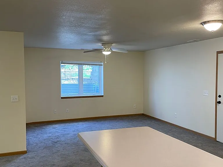 1424 E Redwood Blvd — Photo 4
