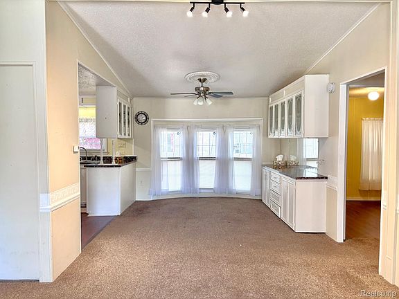 4th image of 51 Green Valley Rd