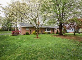 5300 Lake Dr, East Petersburg, PA 17520