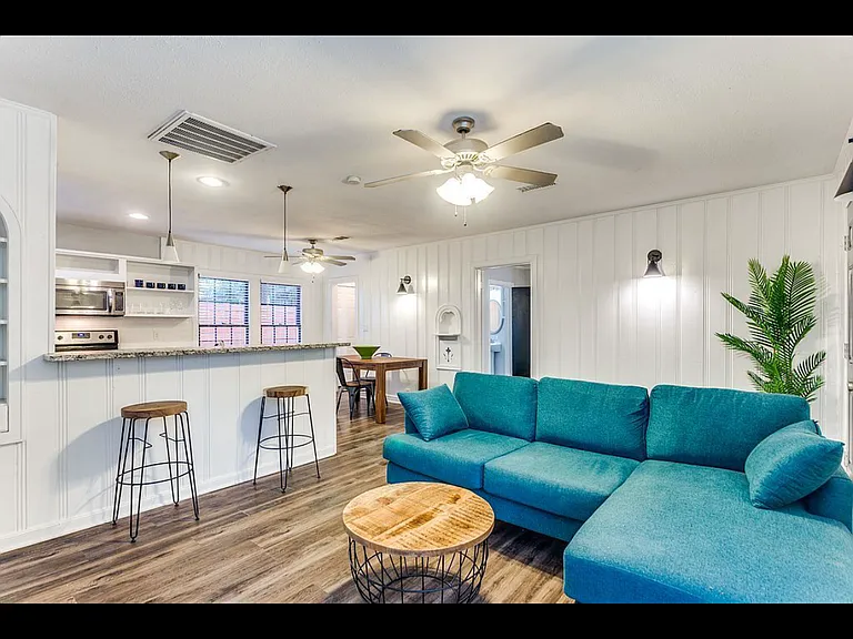 2534 Wayside Ave — Photo 4