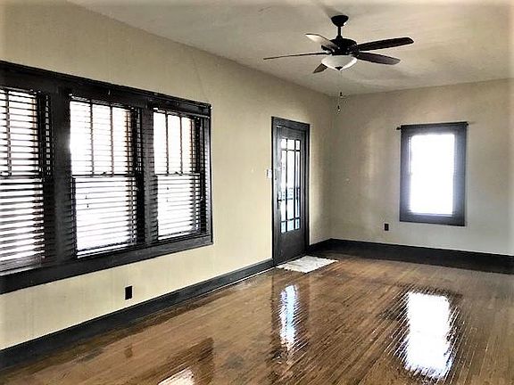 3rd image of 1011 N Parker Ave