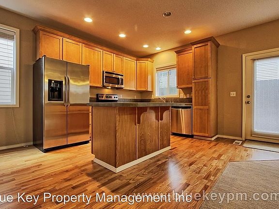 3rd image of 5918 NE 56th St