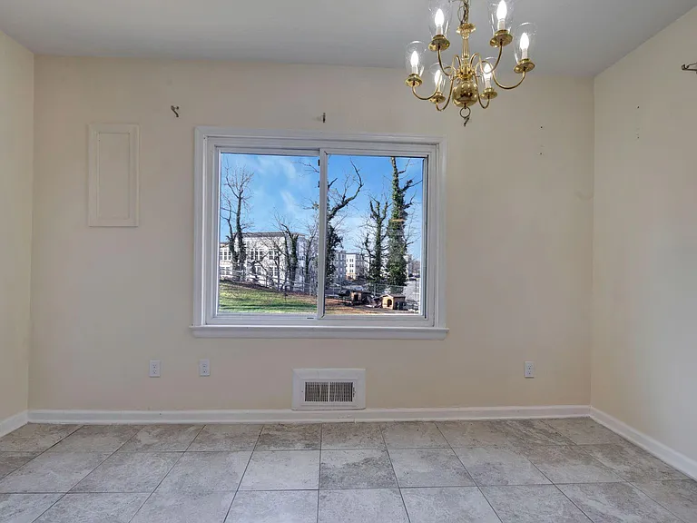 1604 Woodhill Ct — Photo 11