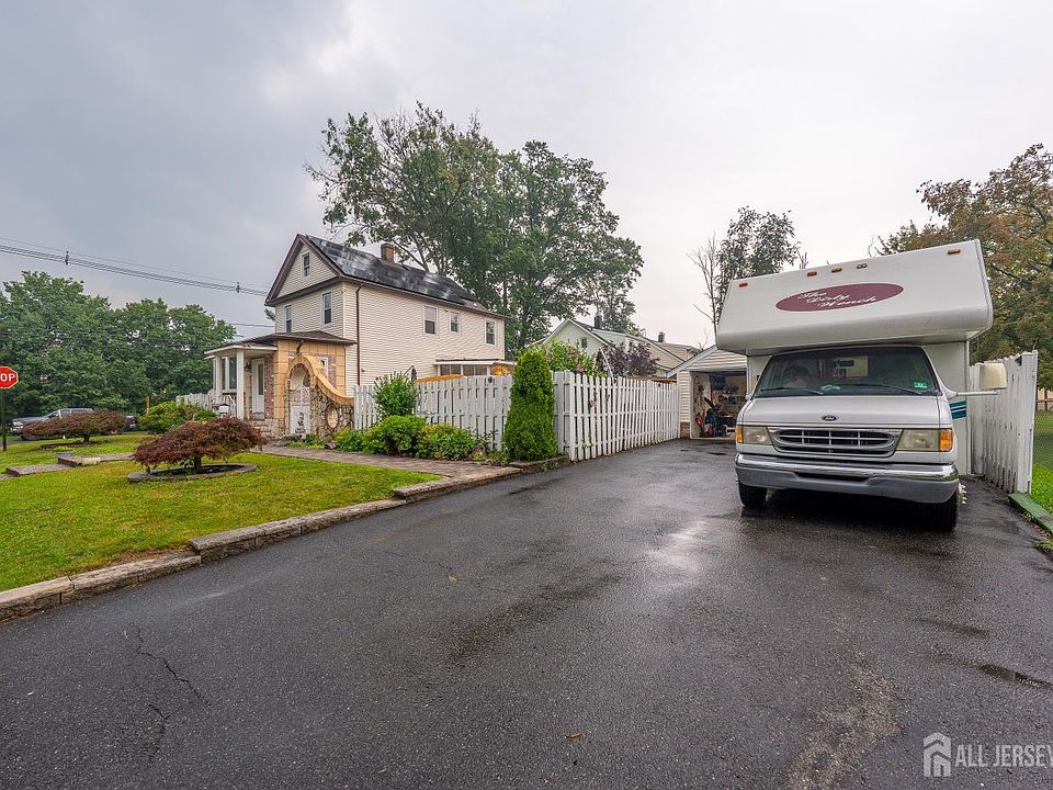1st image of 102 Runyon Ave