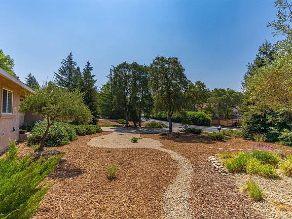 3rd image of 2655 Huckleberry Ln