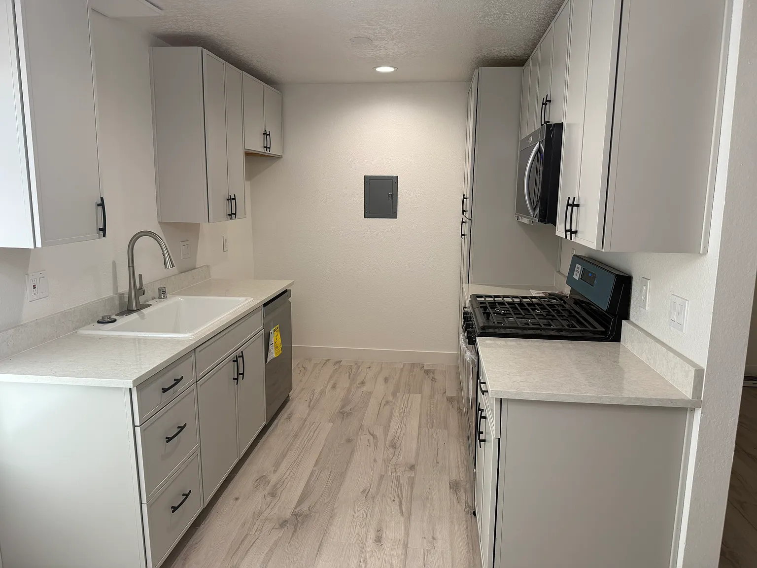 1 bed, 682 sqft, $2,250 — Photo 3