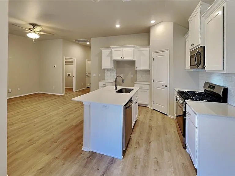 12716 Elba Dr — Photo 7