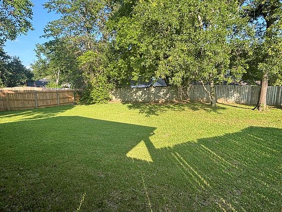 3rd image of 120 Glenwood Dr
