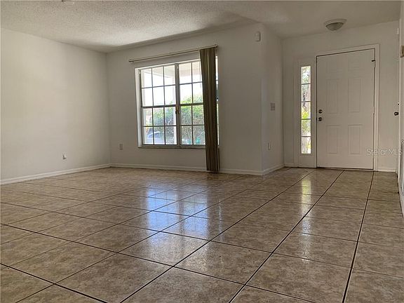 4th image of 1014 Winterberry Ln