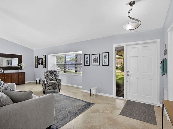 4th image of 559 Azure Avenue