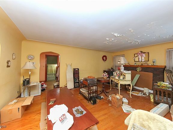5th image of 63 W Heights Ave
