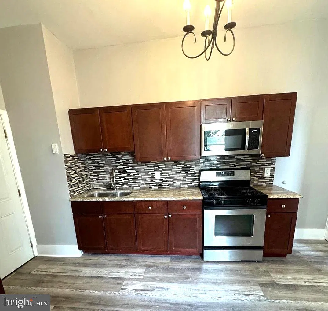 5 bed, 1.0 bath, 1784 sqft, $1,990 — Photo 3