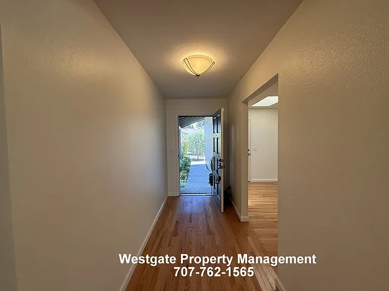 400 Smith Ct — Photo 22