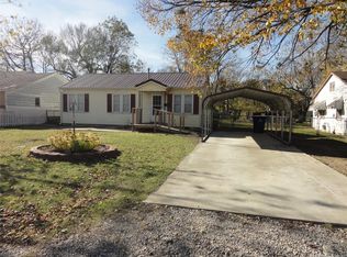 138 S Cedar St, Nowata, OK 74048