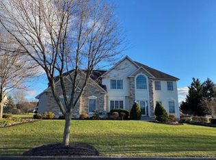 5918 Meadow Dr, Orefield, PA 18069