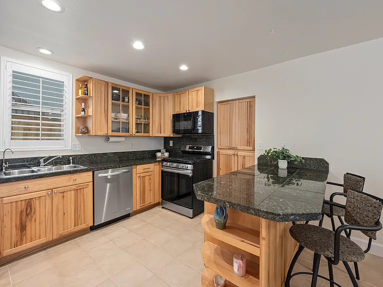 3023 Lawrence St — Photo 7