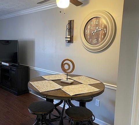 2nd image of 102 Lansdowne Dr #102