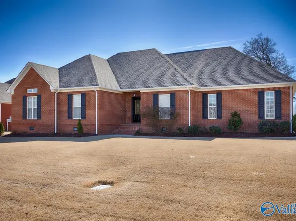 17916 Remington Dr, Athens, AL 35611