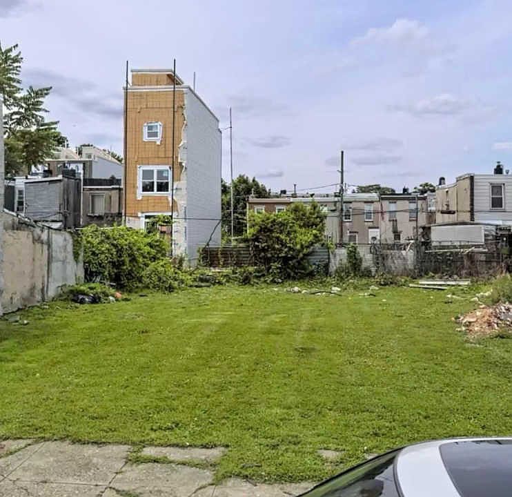 2nd image of 2056 E Auburn St