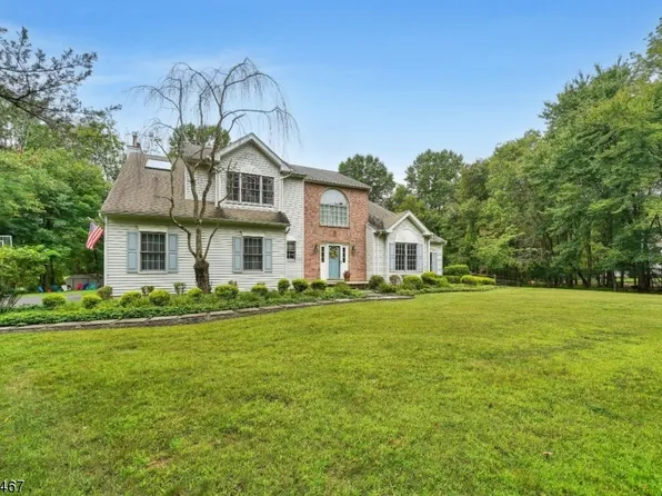 1 Thomas Farm Ln, Washington Twp., NJ 07853
