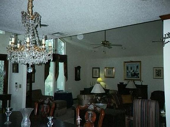 5th image of 32 Ashland Dr