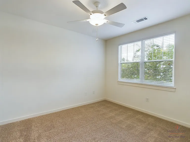 Mystic Bluff Apartments — Photo 138