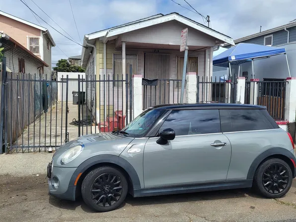 1015 70th Ave, Oakland, CA 94621