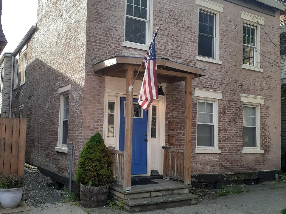 1st image of 38 3rd St #1