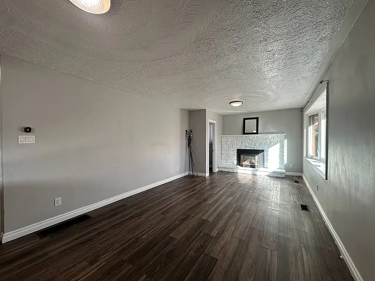 778 Weller St — Photo 8