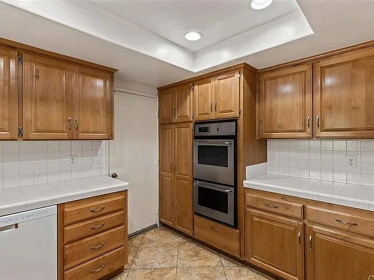 1654 York Dr — Photo 5