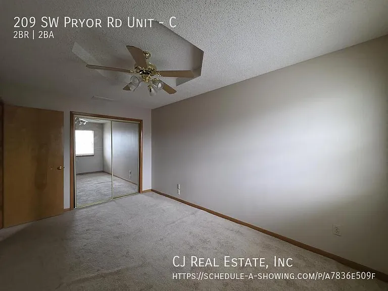 209 SW Pryor Rd #C — Photo 6