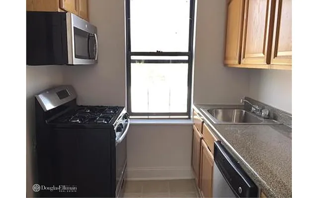 Rented by Douglas Elliman | media 16