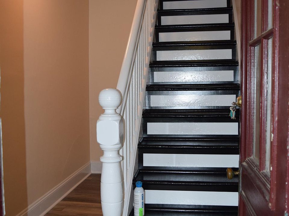 Enterence Way - 2nd Floor Apt 