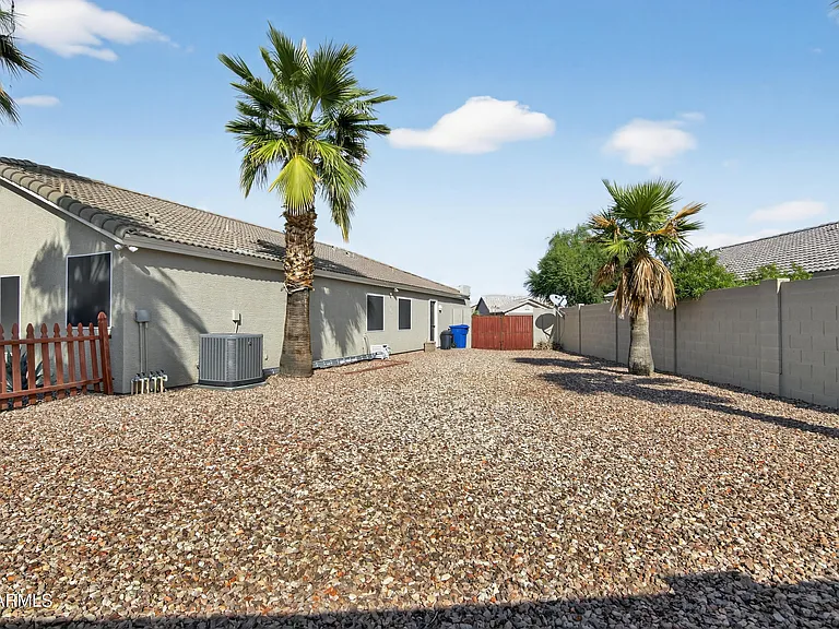 15481 W Mauna Loa Ln — Photo 5