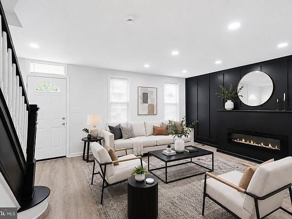 4th image of 3227 Phelps Ln