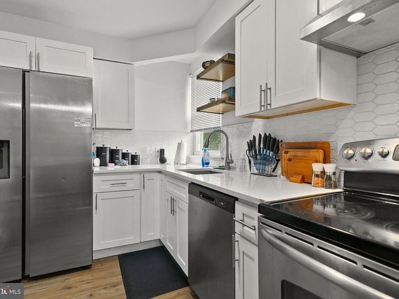 5th image of 466 Rively Ave