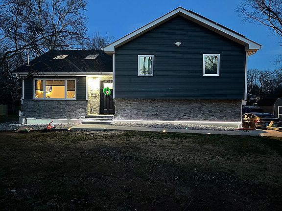 2nd image of 35 Barry Ln