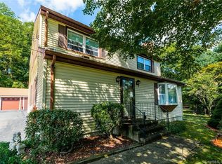 70 Riverside Dr, Baltic, CT 06330