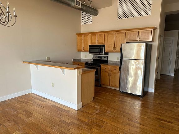 2nd image of 466 N Salina St APT 4