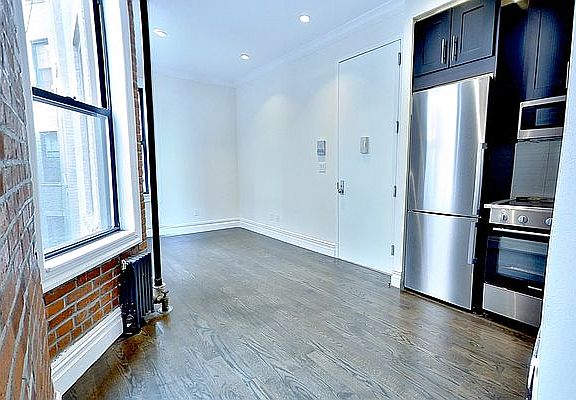 4th image of 243 Elizabeth St APT 3