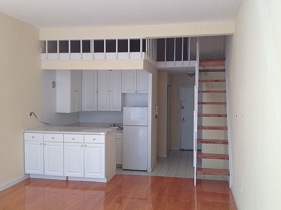 4th image of 9 E 32nd St APT 8C