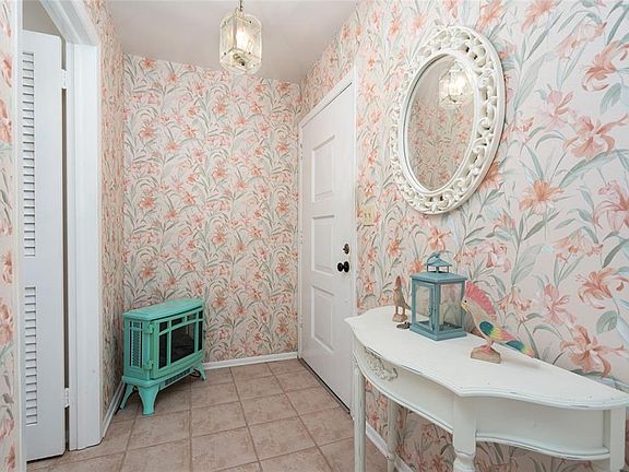 2nd image of 1112 Lake Charles Cir