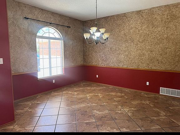 2nd image of 806 Dogwood Ave