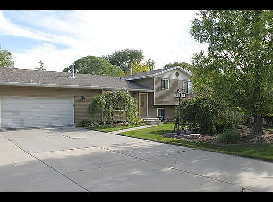 1st image of 1595 W Riverton Dr
