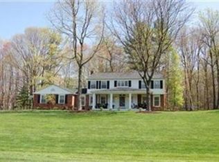 502 Laurelbrook Dr, Chagrin Falls, OH 44022