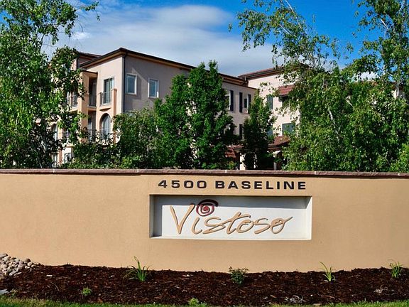 Building with secured entrance